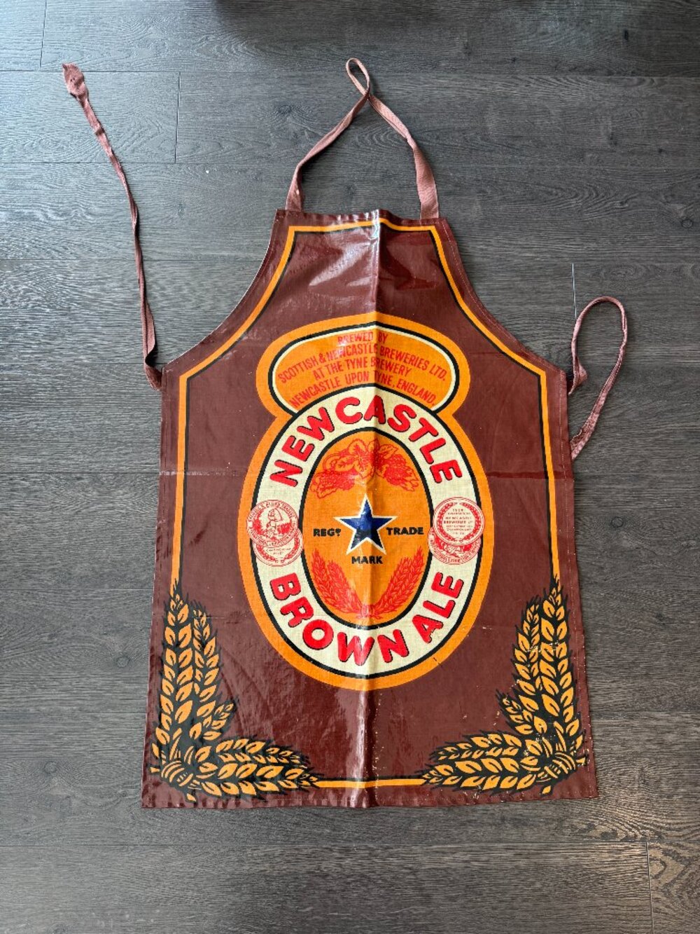 VINTAGE 80S MADE IN ENGLAND NEW CASTLE BROWN ALE APRON SARI FABRICS PREOWNED